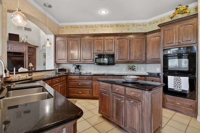 865 Thomas Crossing Drive, Fort Worth, TX 76028