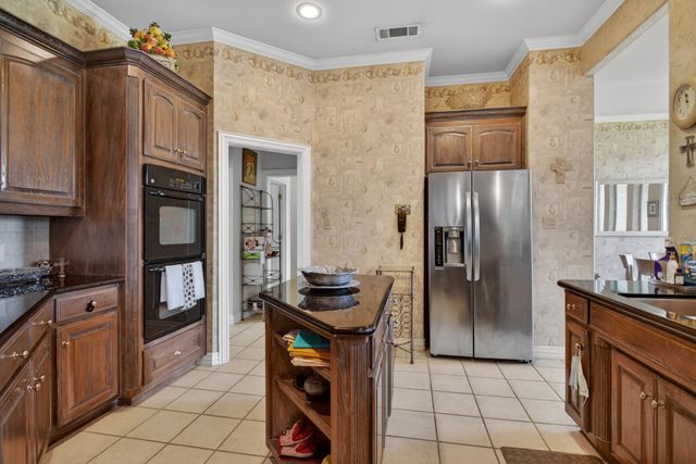 865 Thomas Crossing Drive, Fort Worth, TX 76028