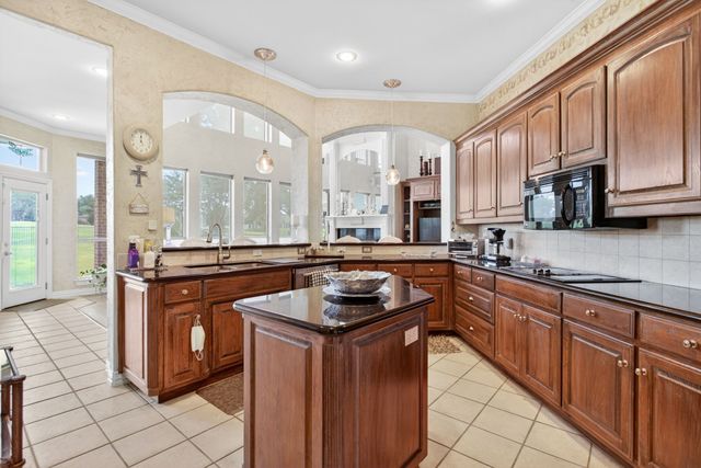 865 Thomas Crossing Drive, Fort Worth, TX 76028