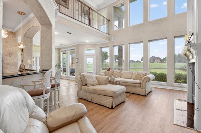 865 Thomas Crossing Drive, Fort Worth, TX 76028