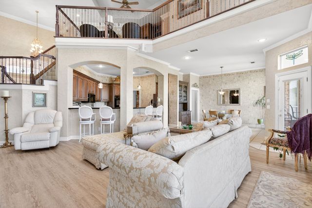 865 Thomas Crossing Drive, Fort Worth, TX 76028