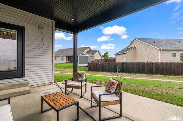 424 Manor Hill Drive, Chatham, IL 62629
