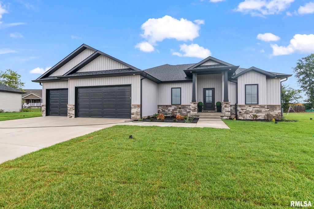 424 Manor Hill Drive, Chatham, IL 62629