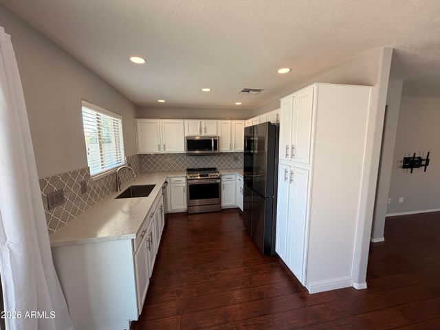 17520 W WATSON Lane, Surprise, AZ 85388