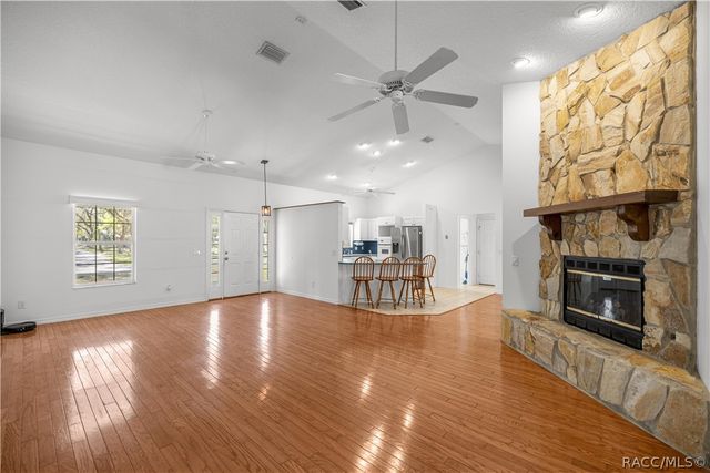 10 Patricia Road, Yankeetown, FL 34498