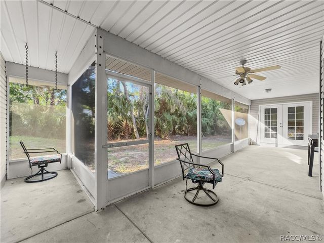 10 Patricia Road, Yankeetown, FL 34498