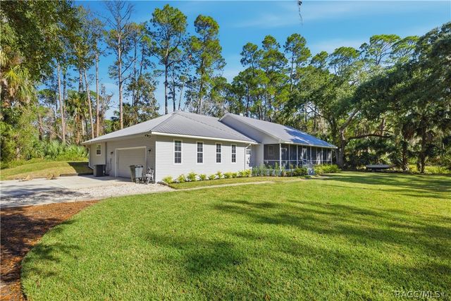10 Patricia Road, Yankeetown, FL 34498