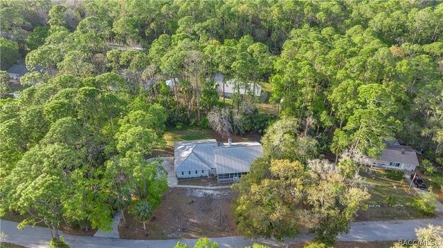 10 Patricia Road, Yankeetown, FL 34498