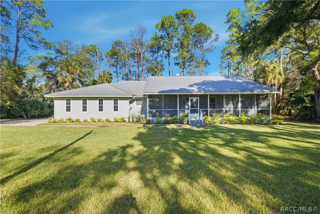 10 Patricia Road, Yankeetown, FL 34498
