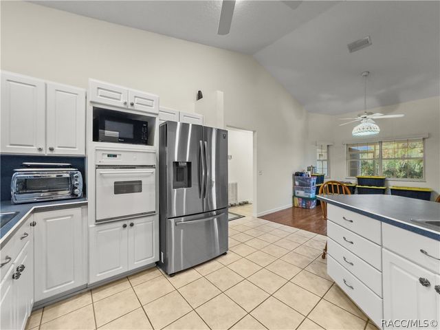 10 Patricia Road, Yankeetown, FL 34498