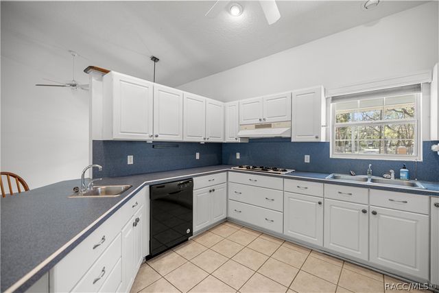 10 Patricia Road, Yankeetown, FL 34498