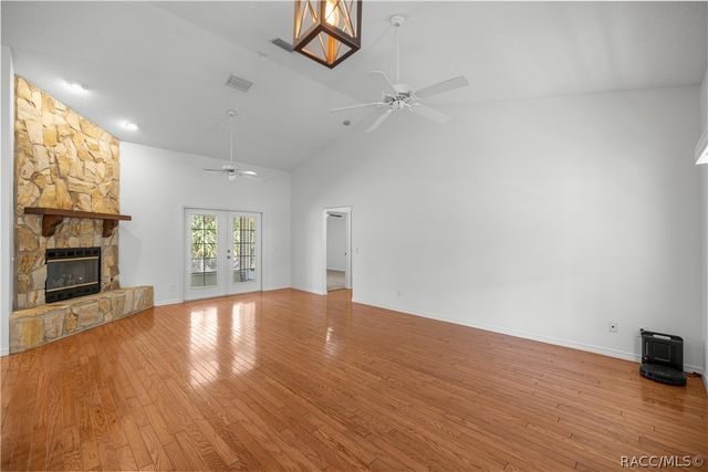 10 Patricia Road, Yankeetown, FL 34498