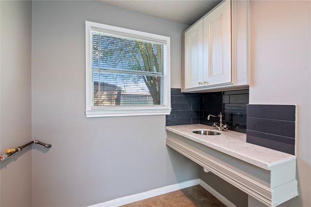 8606 Guinevere Street, Houston, TX 77029