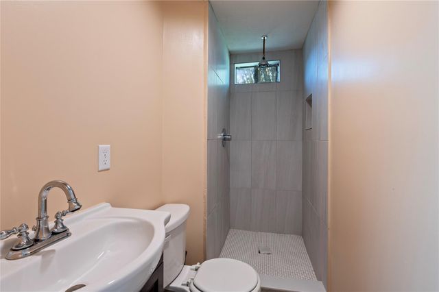 8606 Guinevere Street, Houston, TX 77029