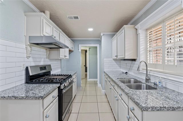 8606 Guinevere Street, Houston, TX 77029