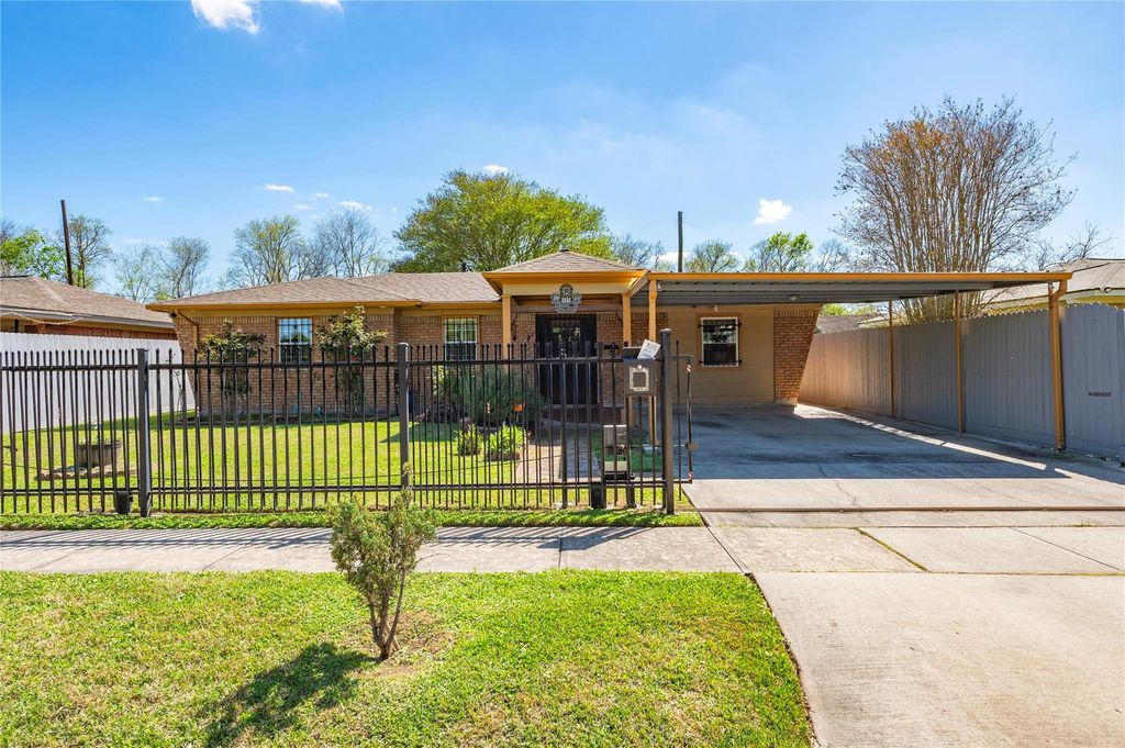 8606 Guinevere Street, Houston, TX 77029