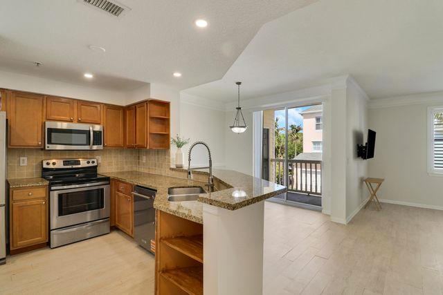 155 Galicia Way 204, Jupiter, FL 33458