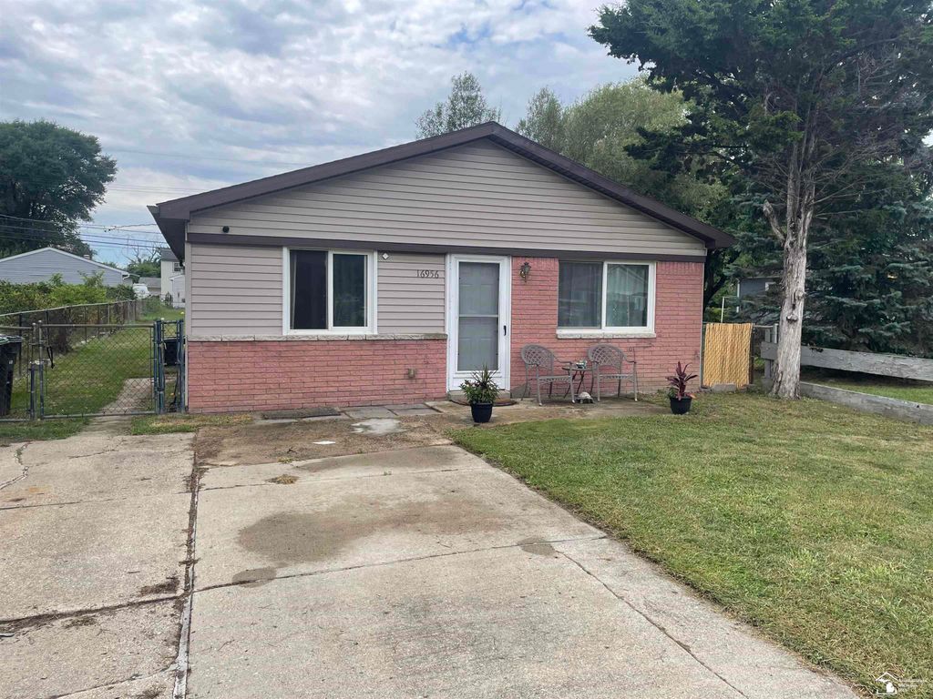 16956 Jackson Street, Taylor, MI 48180