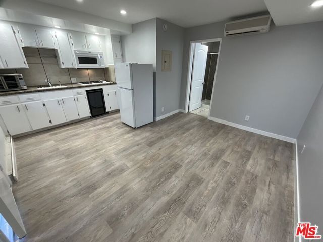 10814 Blix Street, North Hollywood (los Angeles), CA 91602