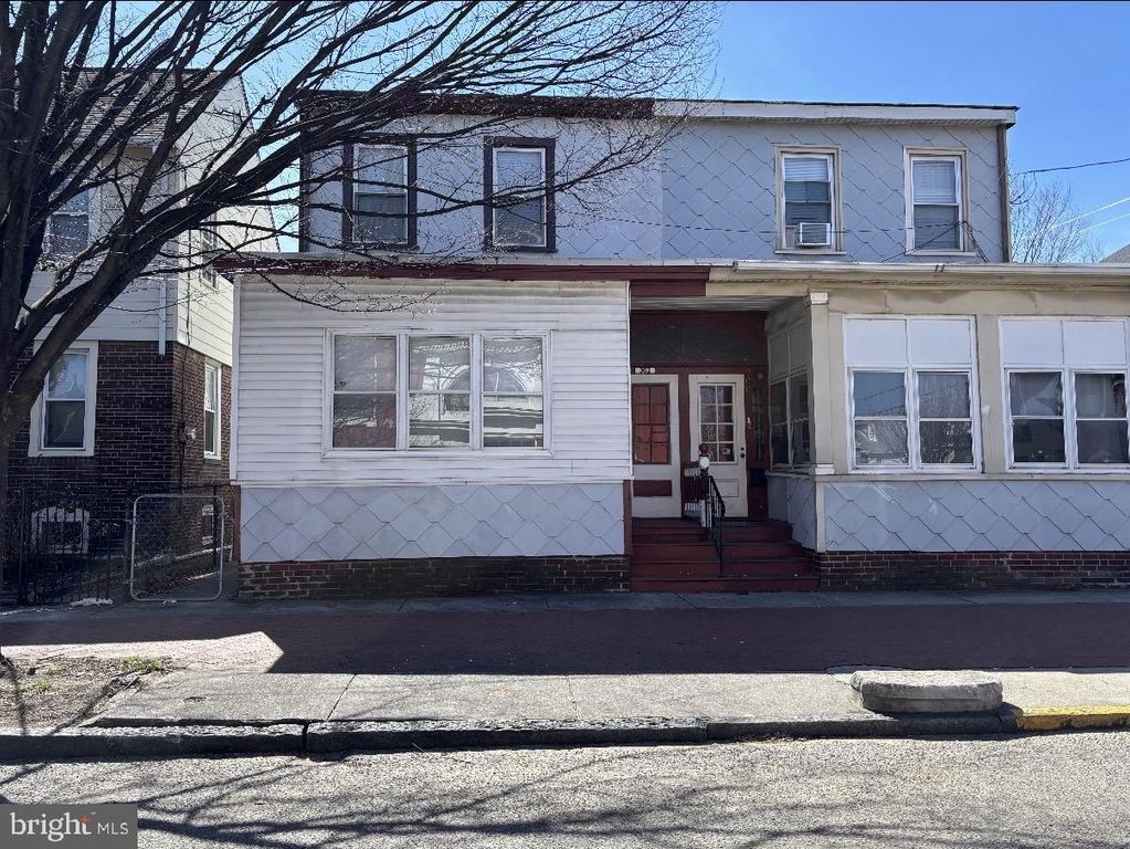 302 MONMOUTH ST, Gloucester City, NJ 08030