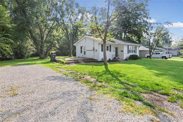 30 Apple Tree Lane, Belleville, IL 62221
