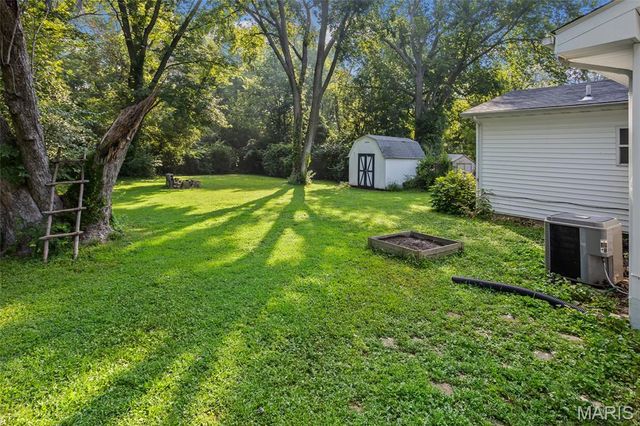 30 Apple Tree Lane, Belleville, IL 62221