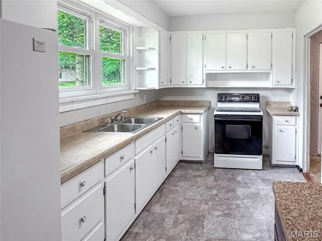 30 Apple Tree Lane, Belleville, IL 62221