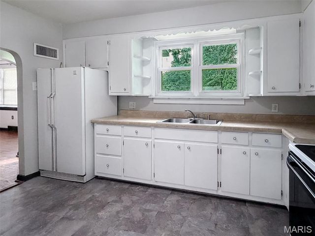 30 Apple Tree Lane, Belleville, IL 62221