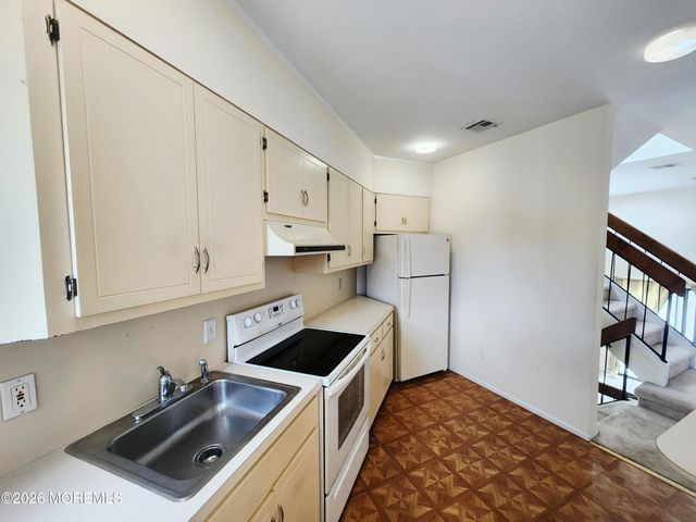 126 Tower Hill Drive 205, Red Bank, NJ 07701