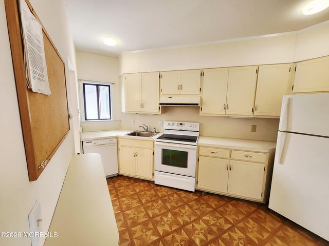 126 Tower Hill Drive 205, Red Bank, NJ 07701