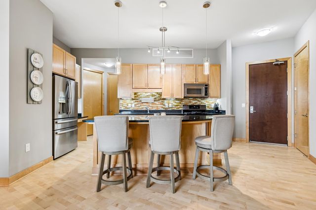 317 Groveland Avenue 714, Minneapolis, MN 55403