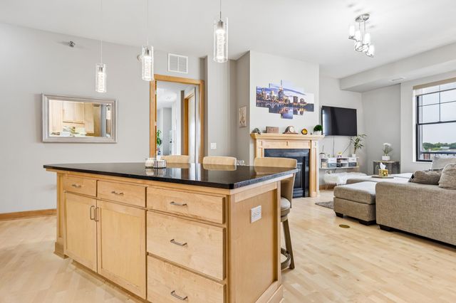 317 Groveland Avenue 714, Minneapolis, MN 55403