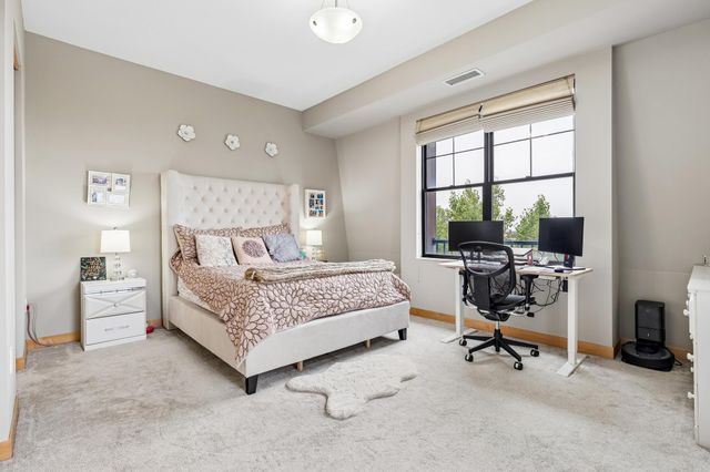 317 Groveland Avenue 714, Minneapolis, MN 55403