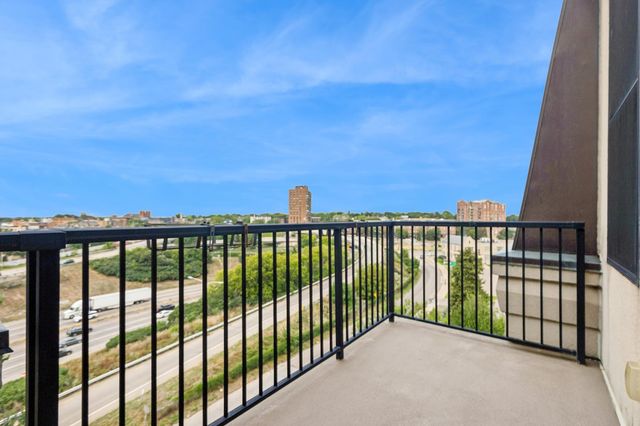 317 Groveland Avenue 714, Minneapolis, MN 55403
