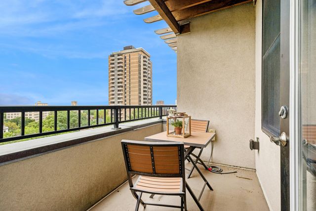 317 Groveland Avenue 714, Minneapolis, MN 55403