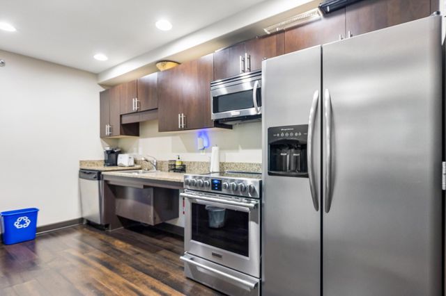 317 Groveland Avenue 714, Minneapolis, MN 55403