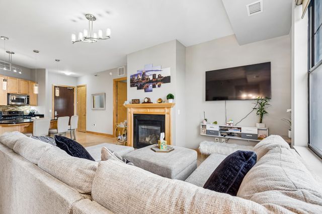 317 Groveland Avenue 714, Minneapolis, MN 55403