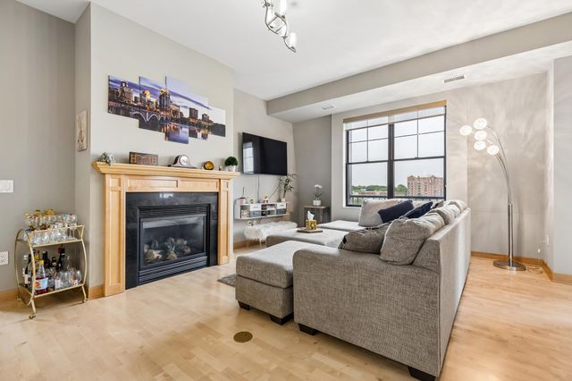 317 Groveland Avenue 714, Minneapolis, MN 55403
