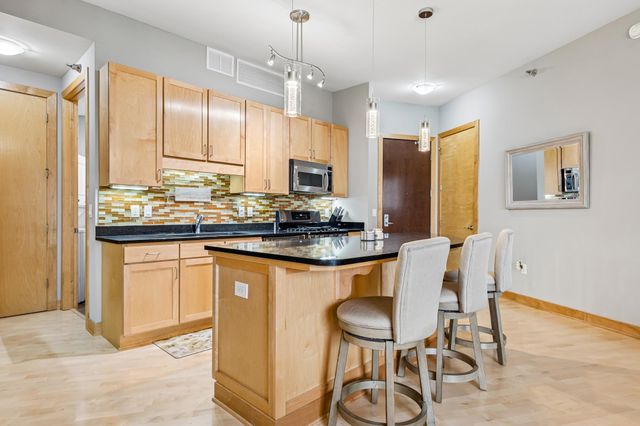 317 Groveland Avenue 714, Minneapolis, MN 55403