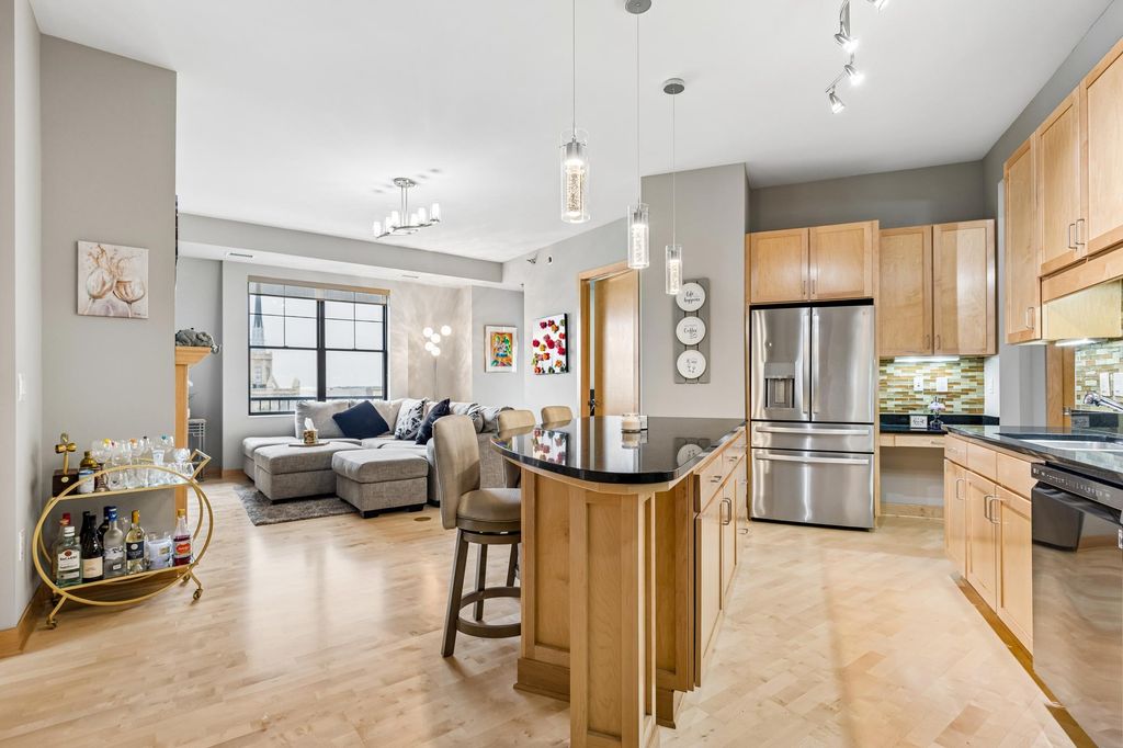 317 Groveland Avenue 714, Minneapolis, MN 55403