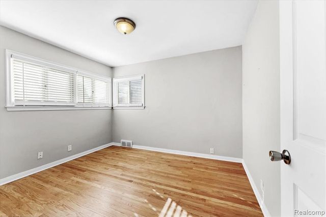 9929 Carter Avenue, Allen Park, MI 48101