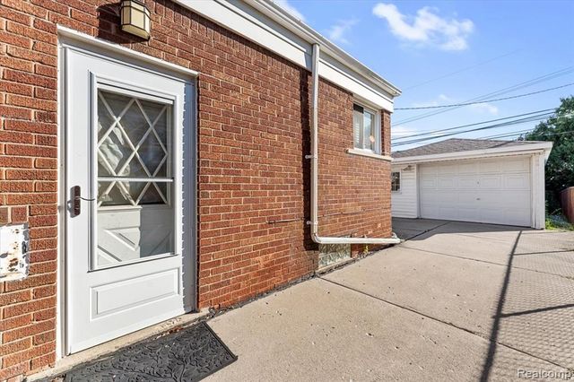 9929 Carter Avenue, Allen Park, MI 48101