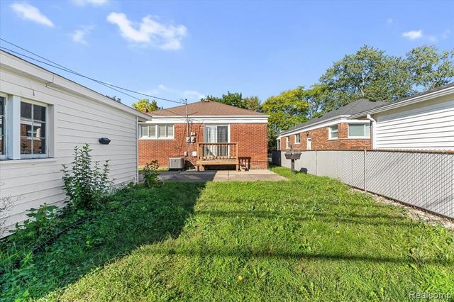 9929 Carter Avenue, Allen Park, MI 48101