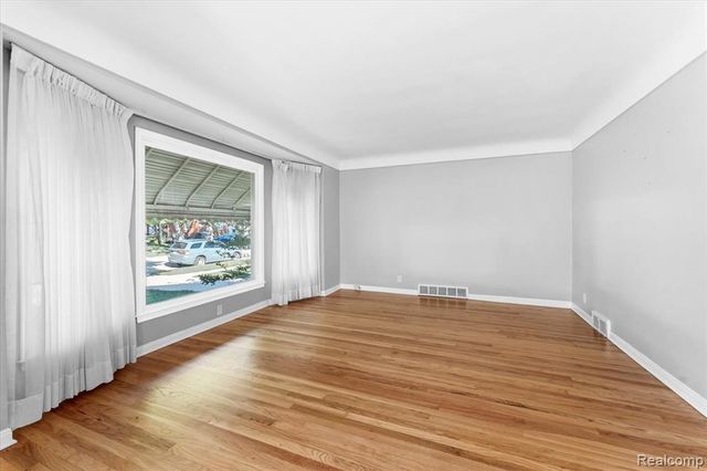 9929 Carter Avenue, Allen Park, MI 48101