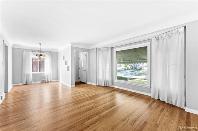 9929 Carter Avenue, Allen Park, MI 48101