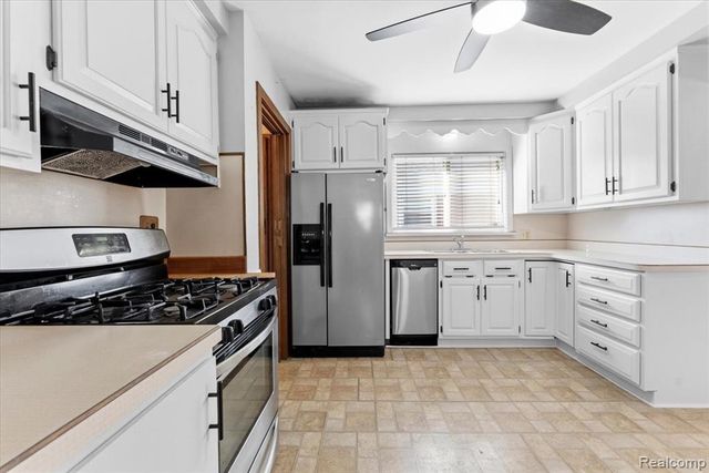 9929 Carter Avenue, Allen Park, MI 48101
