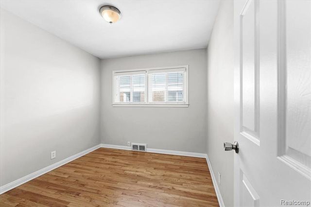 9929 Carter Avenue, Allen Park, MI 48101
