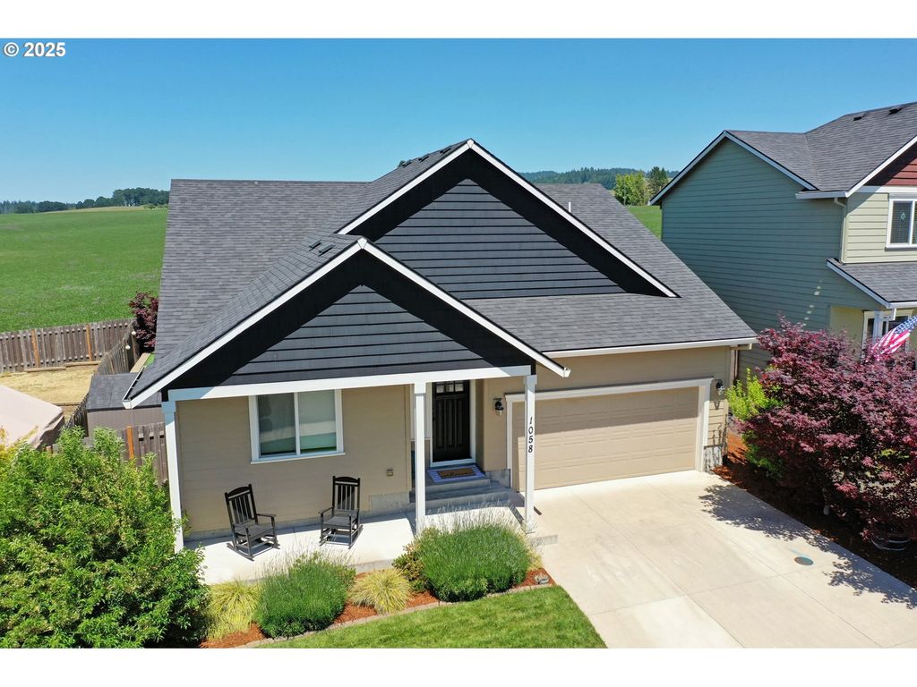1058 E 16TH St, Lafayette, OR 97127