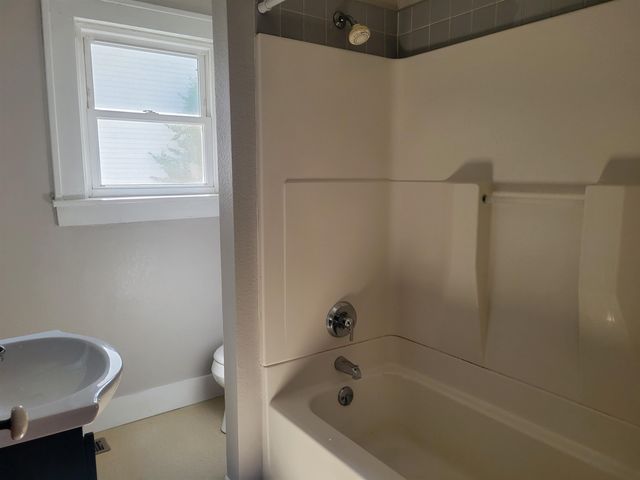 1421 E 2nd Ave, Winfield, KS 67156