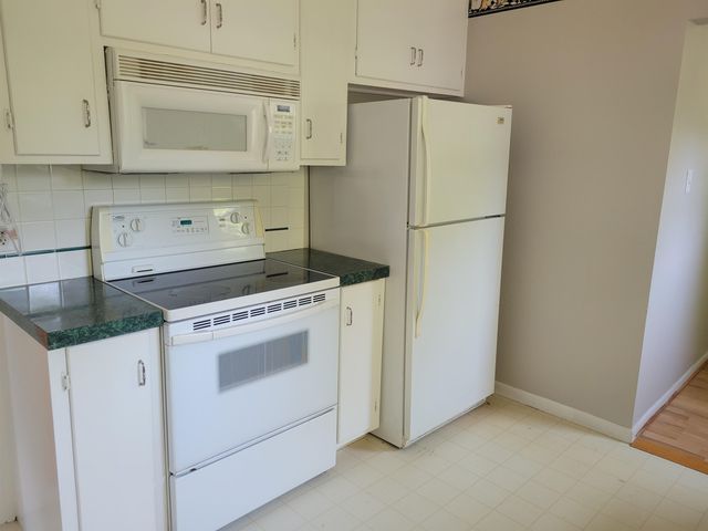 1421 E 2nd Ave, Winfield, KS 67156